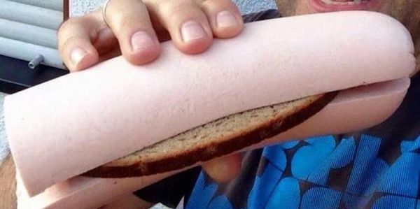 Вкусный бутерброд, чем больше колбасы, тем лучше. Приколы и юмор в картинках